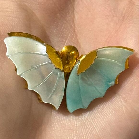 Vintage Gold Tone Butterfly Pin Blue Shell Wings Opalescent - Picture 2 of 3